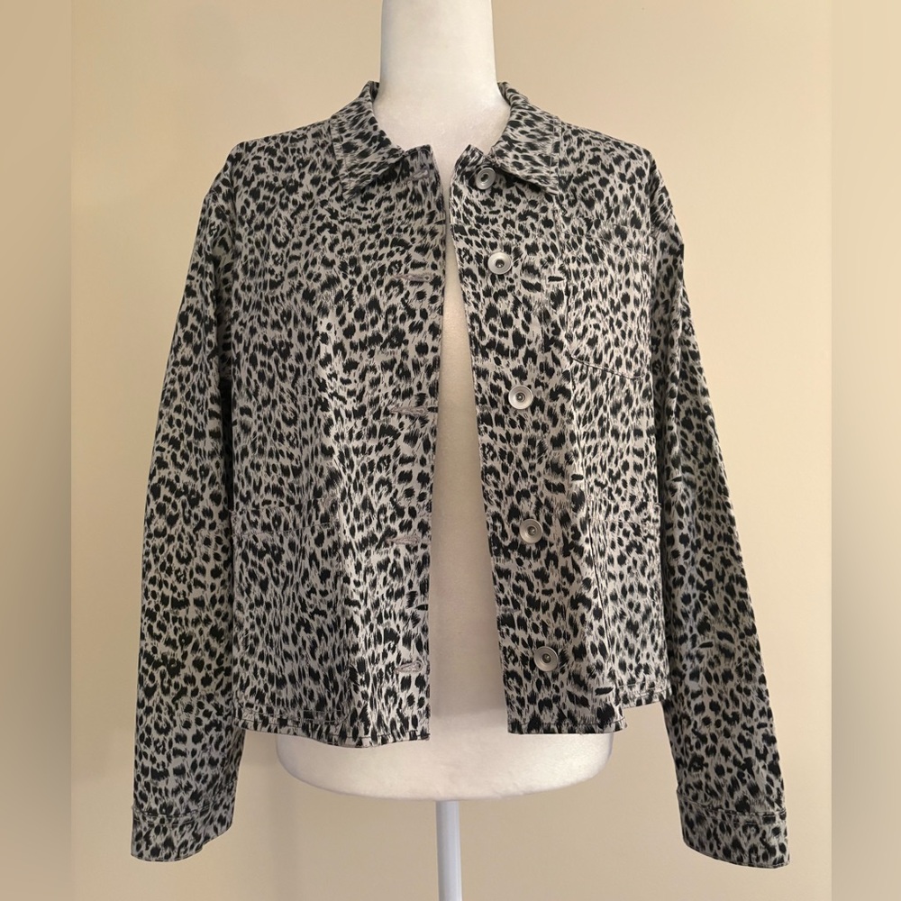 Women's Grey Leopard Print Button-Front Jacket